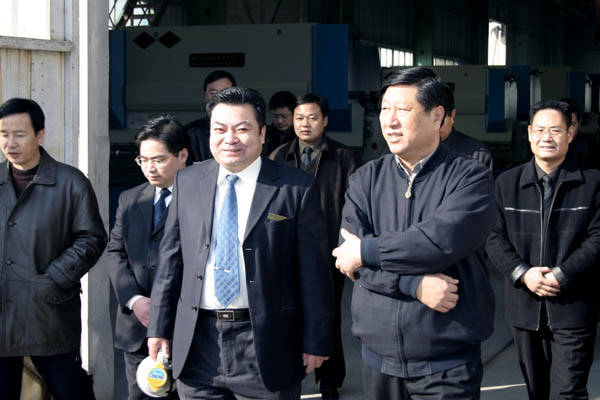 全國人大副委員長張平視察中德機床 全國人大副委員長張平視察中德機床