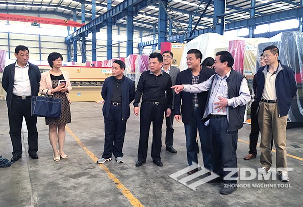 馬鞍山市政協(xié)副主席魏正平來(lái)我公司參觀考察2 馬鞍山市政協(xié)副主席魏正平來(lái)我公司參觀考察2