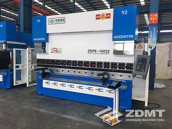 安徽中德機床股份有限公司等20家企業(yè)獲得“2016年度工業(yè)企業(yè)突出貢獻二十強”2 安徽中德機床股份有限公司等20家企業(yè)獲得“2016年度工業(yè)企業(yè)突出貢獻二十強”2