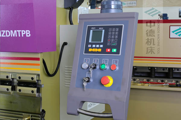 ZDP-4022機床采用E21數(shù)控系統(tǒng).jpg ZDP-4022機床采用E21數(shù)控系統(tǒng).jpg