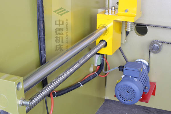 ZDP-4022高精度x軸結(jié)構(gòu),采用滾珠絲桿,精度高無游隙.jpg ZDP-4022高精度x軸結(jié)構(gòu),采用滾珠絲桿,精度高無游隙.jpg