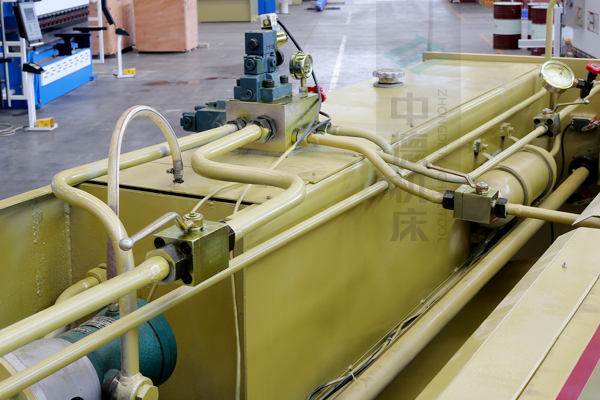 ZDG-632液壓系統全金屬管套連接,優質在于細節.jpg ZDG-632液壓系統全金屬管套連接,優質在于細節.jpg