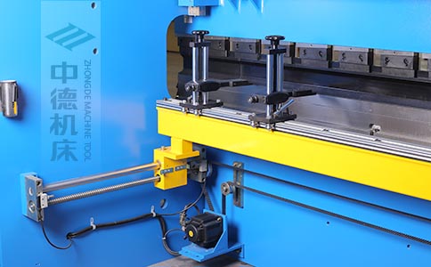 ZDPK-6325高精度滾珠絲桿后檔料結(jié)構(gòu),可調(diào)式檔指,手搖升降,可適應(yīng)不同模具;橫梁雙線軌設(shè)計,零游隙.jpg ZDPK-6325高精度滾珠絲桿后檔料結(jié)構(gòu),可調(diào)式檔指,手搖升降,可適應(yīng)不同模具;橫梁雙線軌設(shè)計,零游隙.jpg