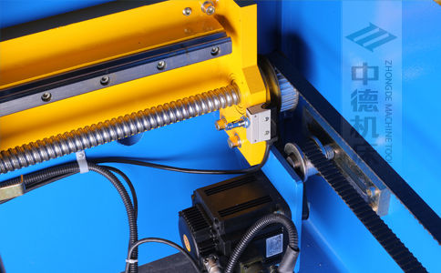 ZDPK-20032X軸配有滾珠絲桿及直線導軌，大功率伺服電機，鋼絲同步帶，能顯著提升X軸定位精度及速度 (2).jpg